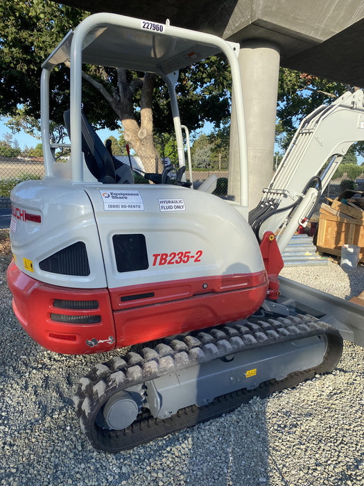 2022 TAKEUCHI TB235-2R