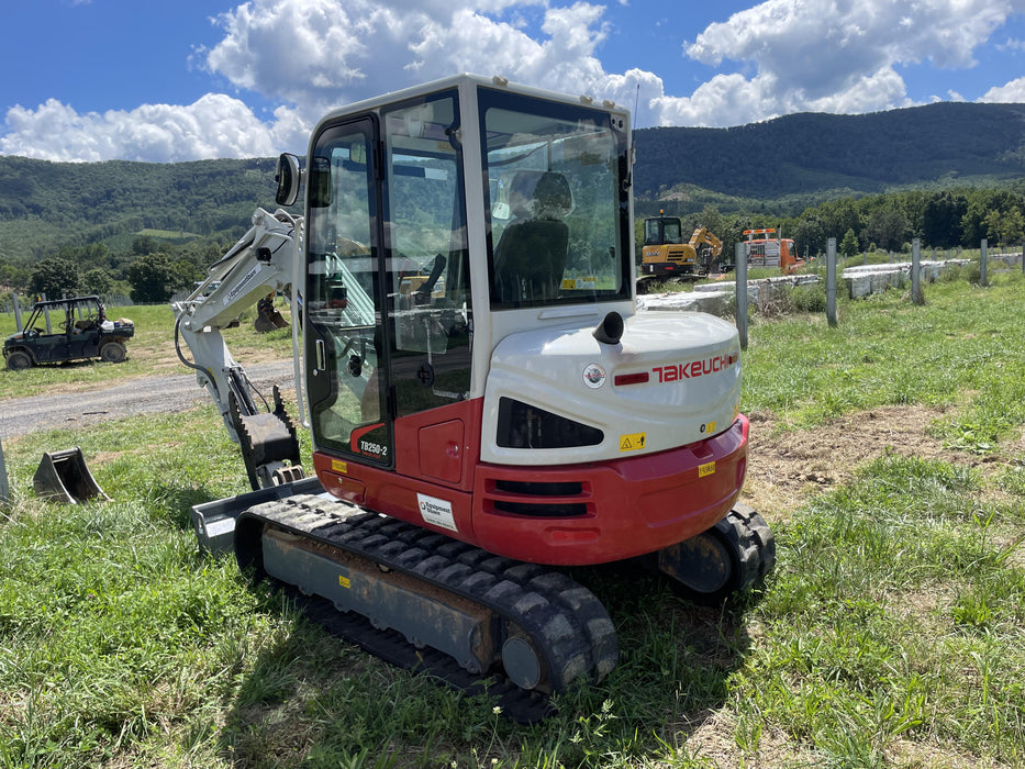 2021 TAKEUCHI TB250-2C