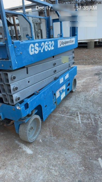 2019 Genie GS-2632 Folding rails with half height swing gate