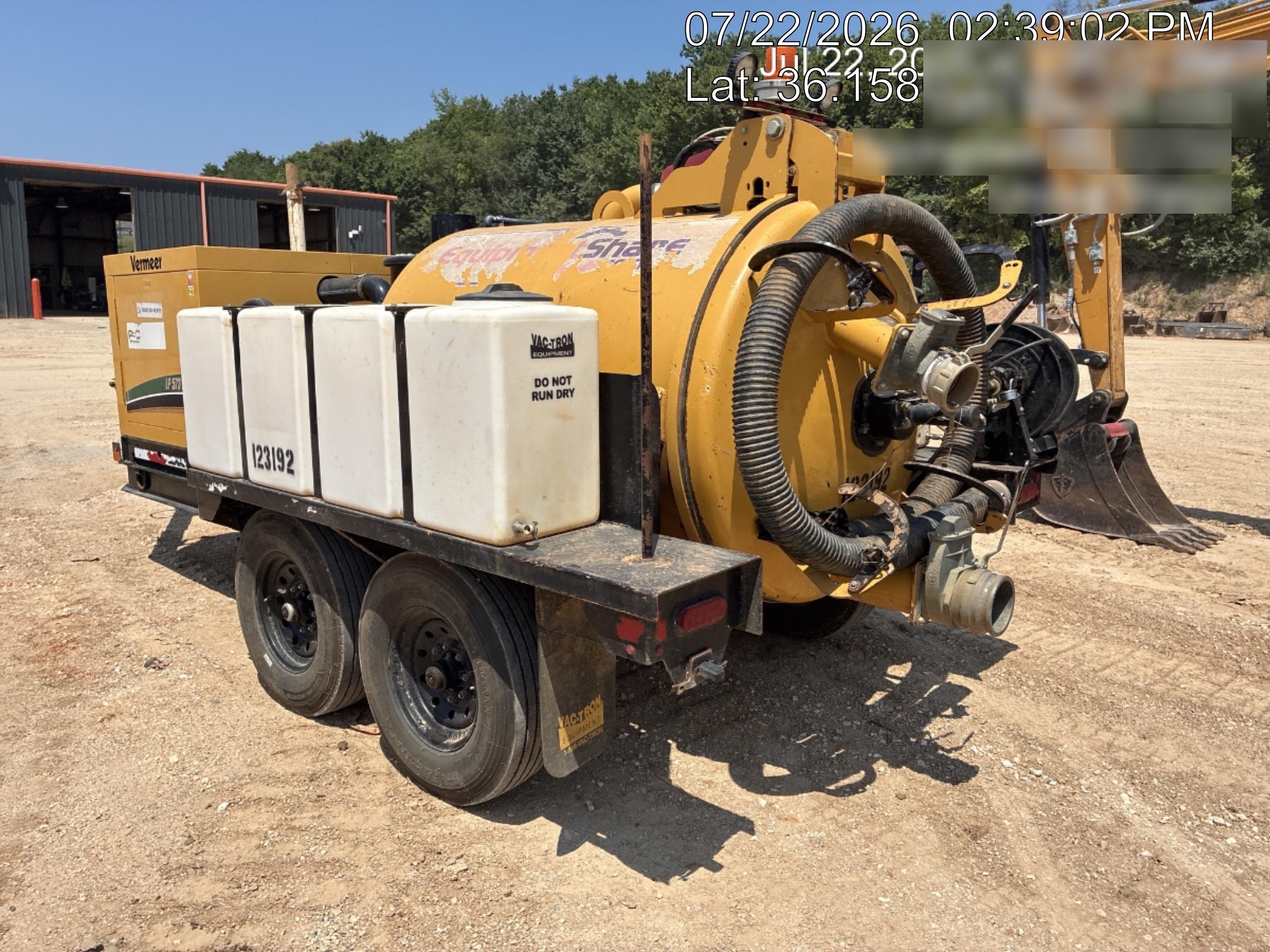 2021 Vac-Tron LP573XDT 500 Gallon Debris Tank w/ Hydraulic Tilt, two (2) 100 Gallon Water Tanks, Low Profile Torsion Axles (12,000 GVWR)