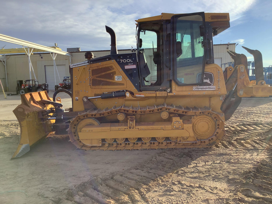 2020 JOHN DEERE 700L