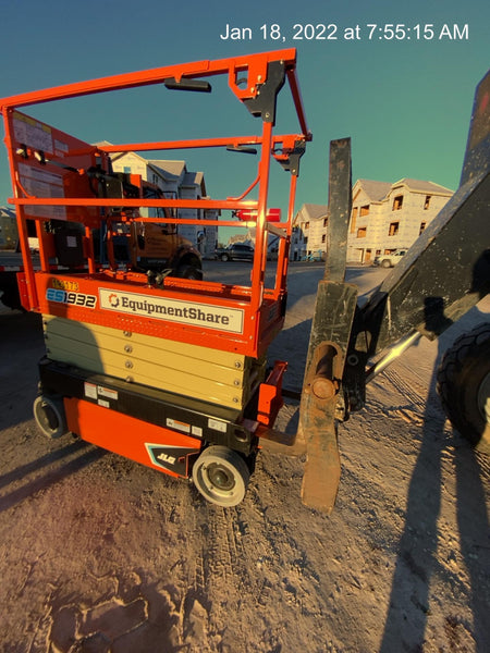 2021 JLG ES1932