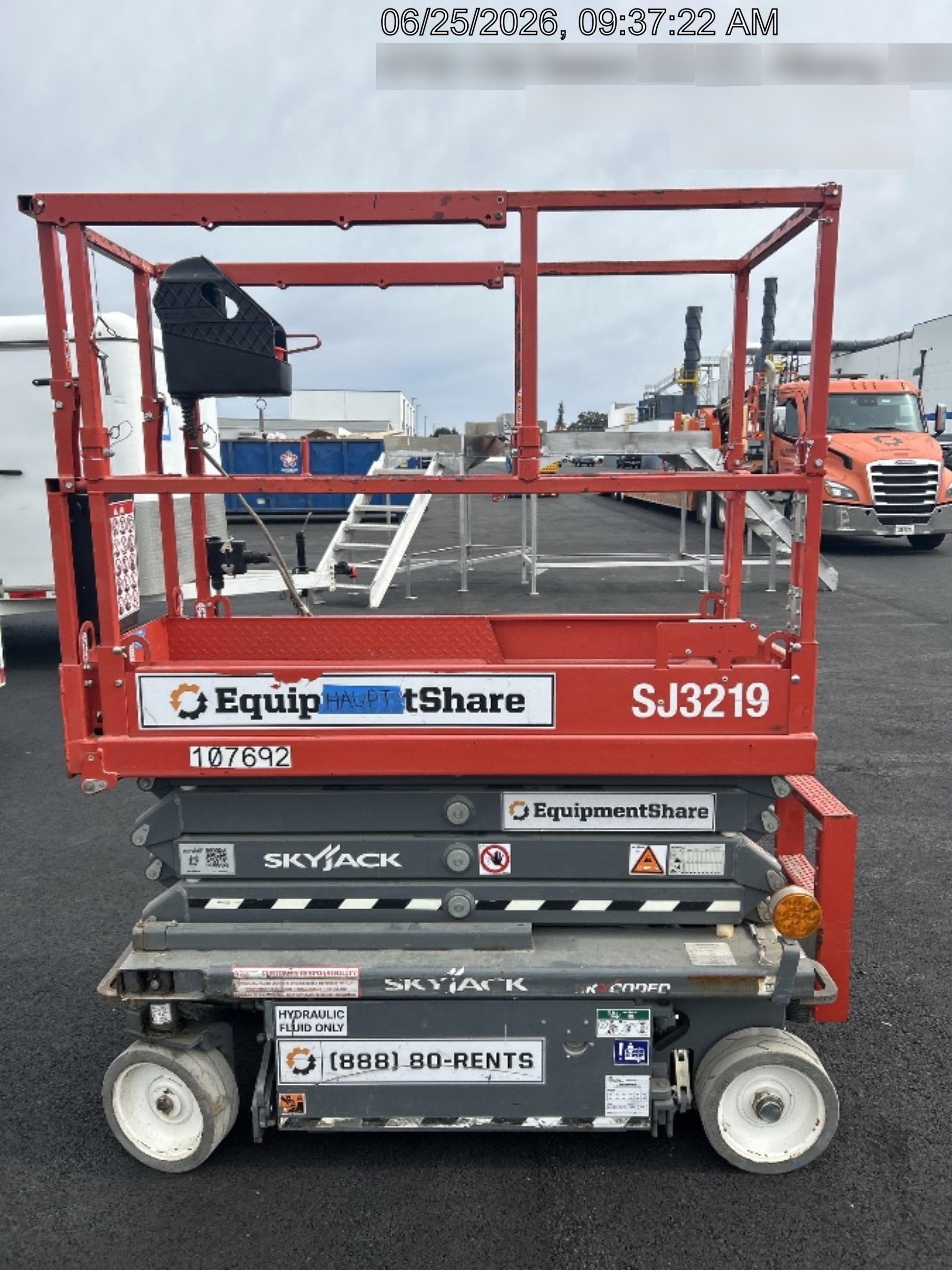 2020 Skyjack SJIII-3219 Solid NM Tires, Half height spring hinged entry gate, Dual Beacons, 800W Inverter