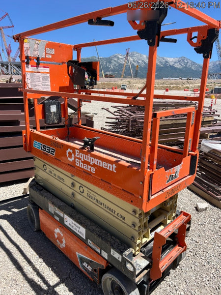 2022 JLG ES1932