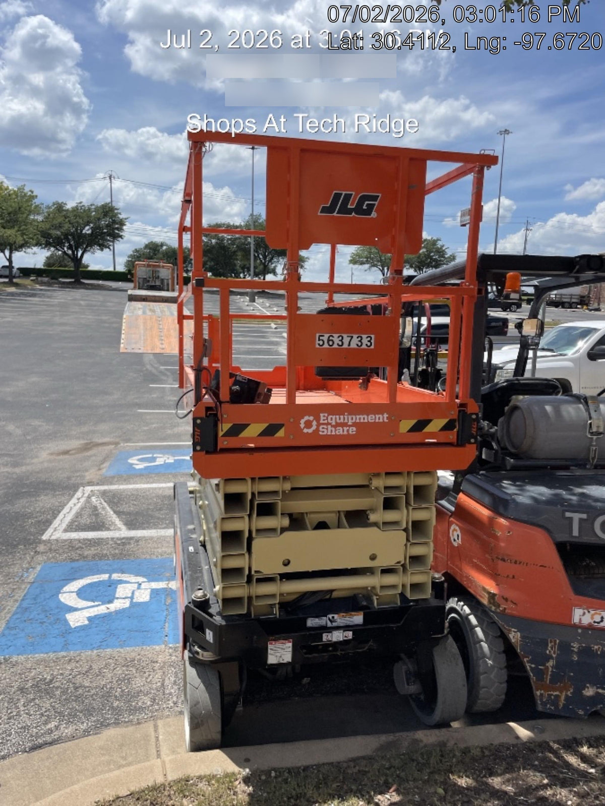 2025 JLG ES3246