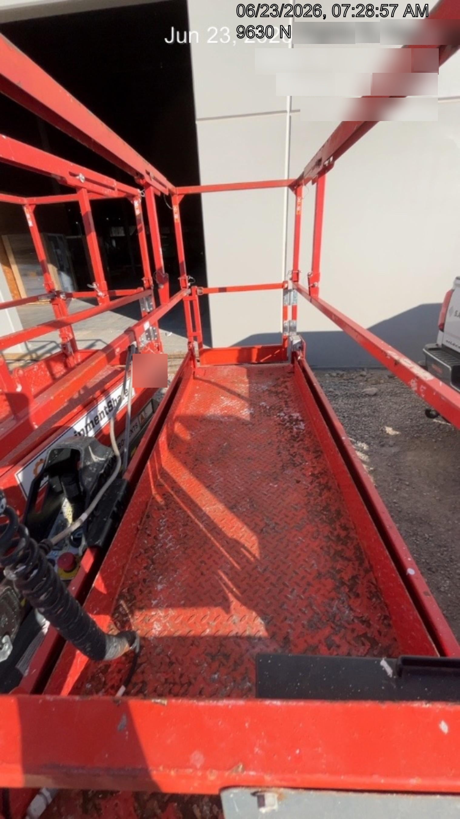 2020 Skyjack SJIII-3220 Solid NM Tires, Half height spring hinged entry gate, Dual Beacons, 6' Powered Extension Deck