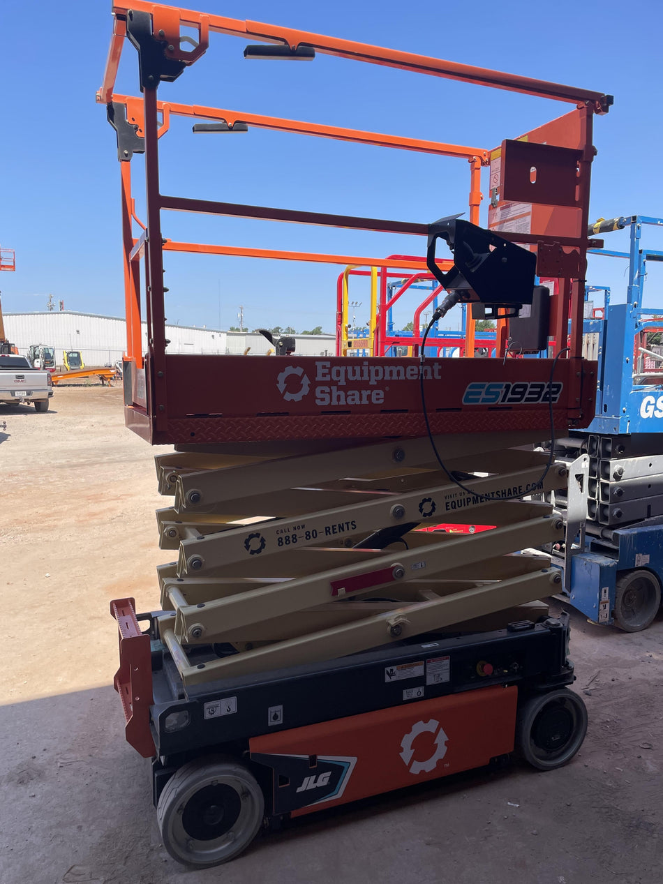 2022 JLG ES1932