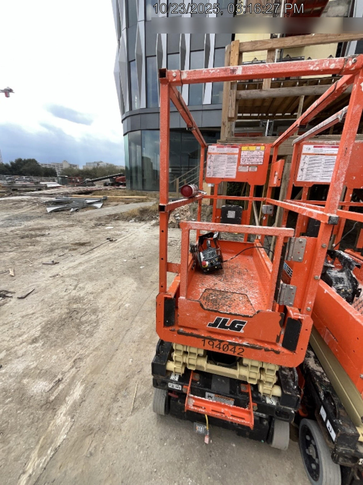 2021 JLG ES1330L