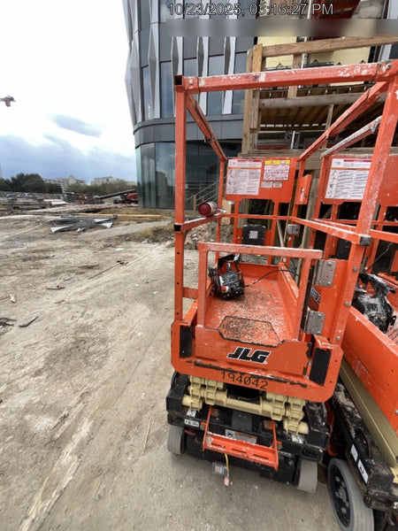 2021 JLG ES1330L