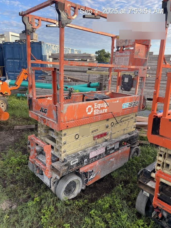 2022 JLG ES1932