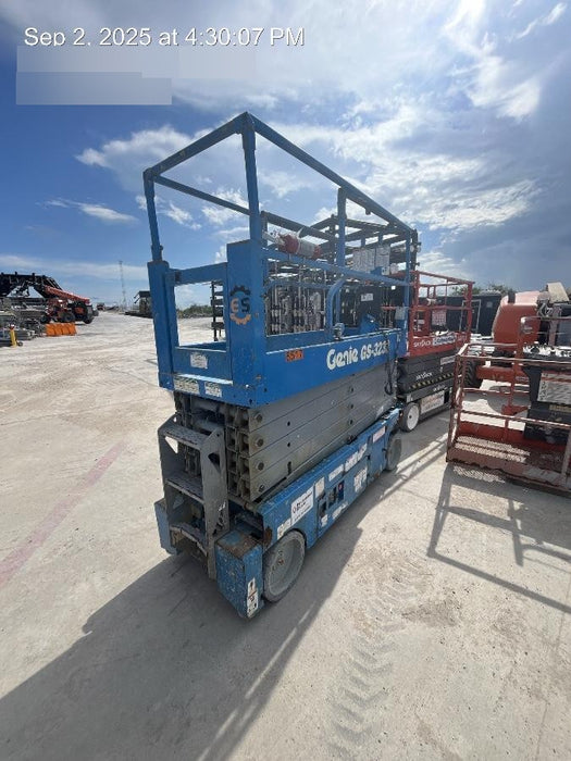 2018 Genie GS-3232 Genie GS3232 Lift w/Folding Rails and Swing Gate