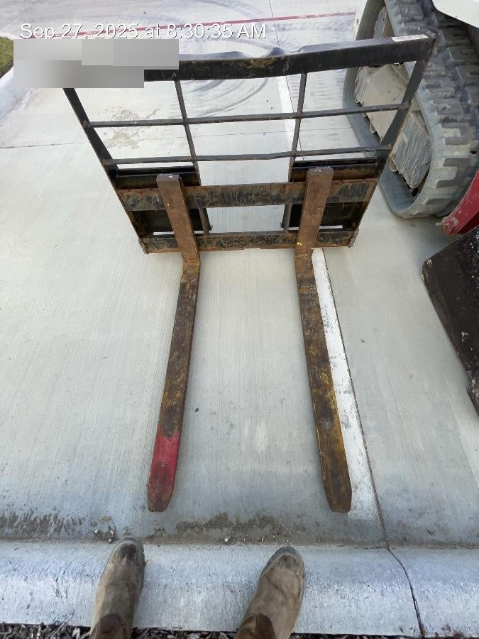 2022 ARROW MATERIAL HANDLING 60" Pallet Forks - Arrow