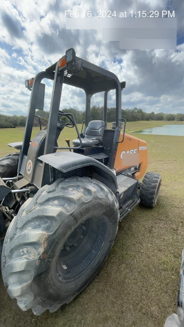 2023 CASE 588H