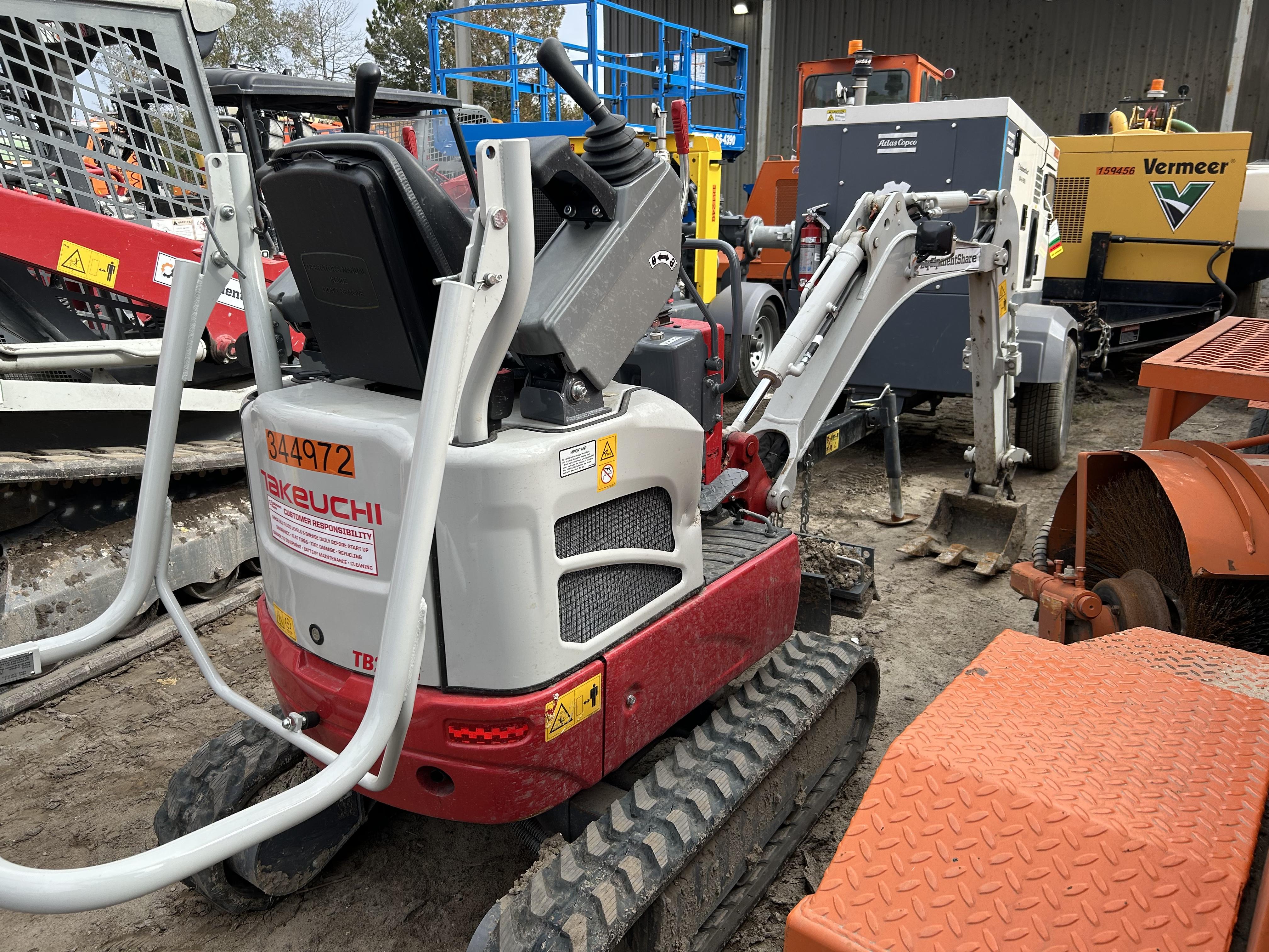 2023 TAKEUCHI TB210R