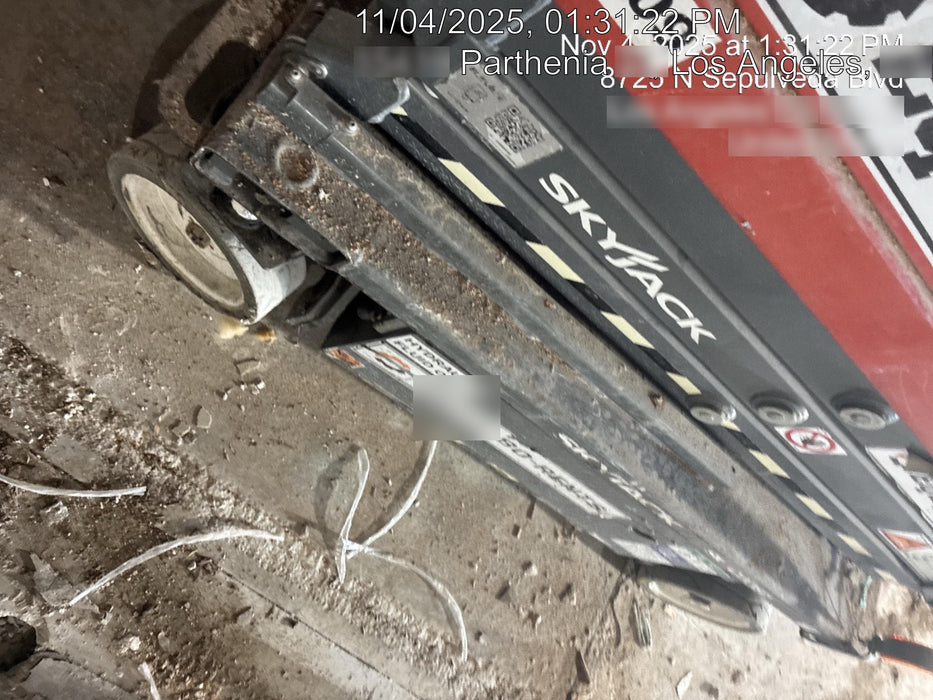 2020 Skyjack SJIII-3219 Solid NM Tires, Half height spring hinged entry gate, Dual Beacons, 800W Inverter