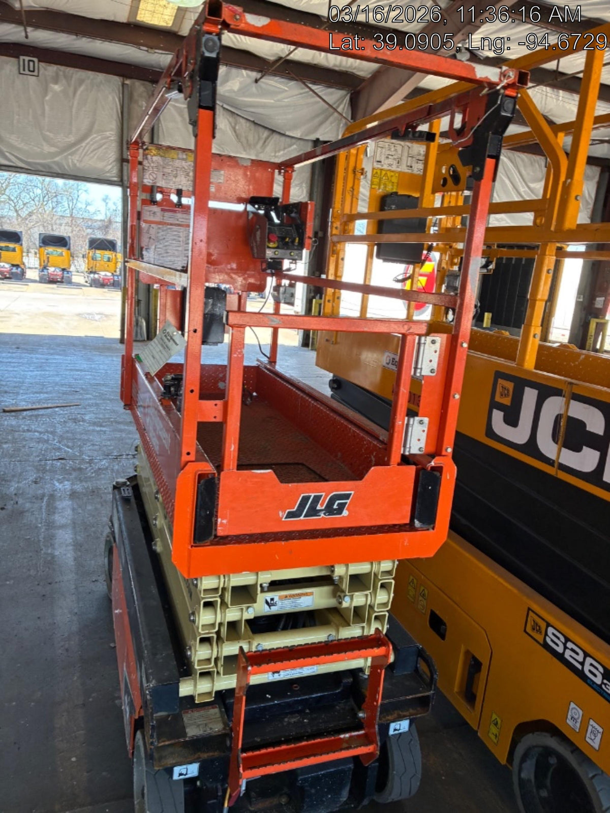 2023 JLG ES1932