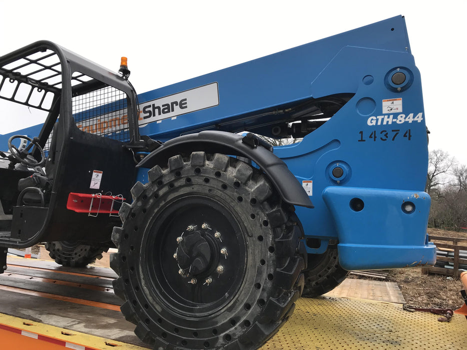2018 Genie GTH-844 GTH-844 w/Open ROPS, Solid Tires, beacon/work lights, 60" carriage/forks
