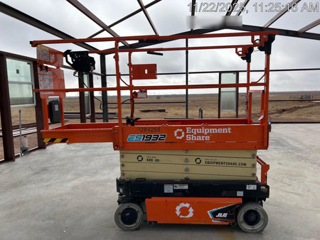 2022 JLG ES1932