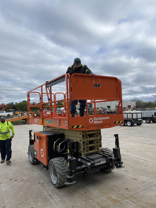 2022 JLG RT3369