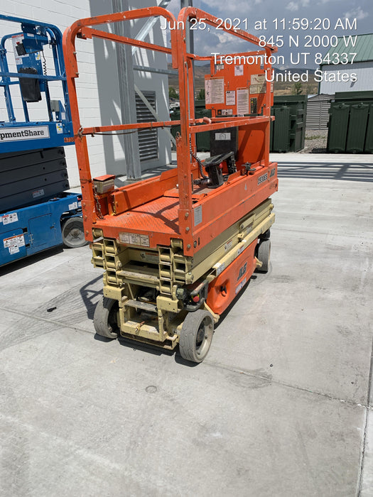 2017 JLG 1930ES Standard Options