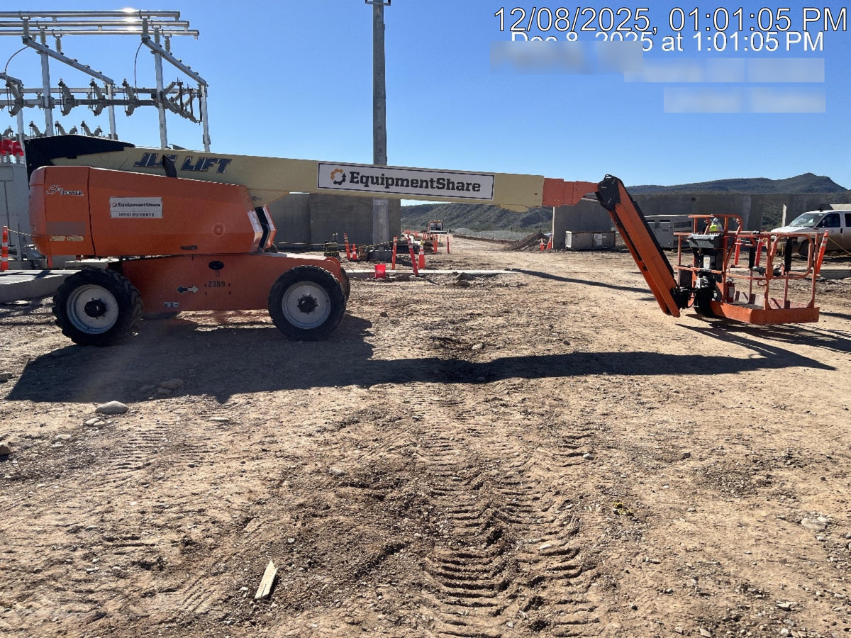 2017 JLG 660SJ