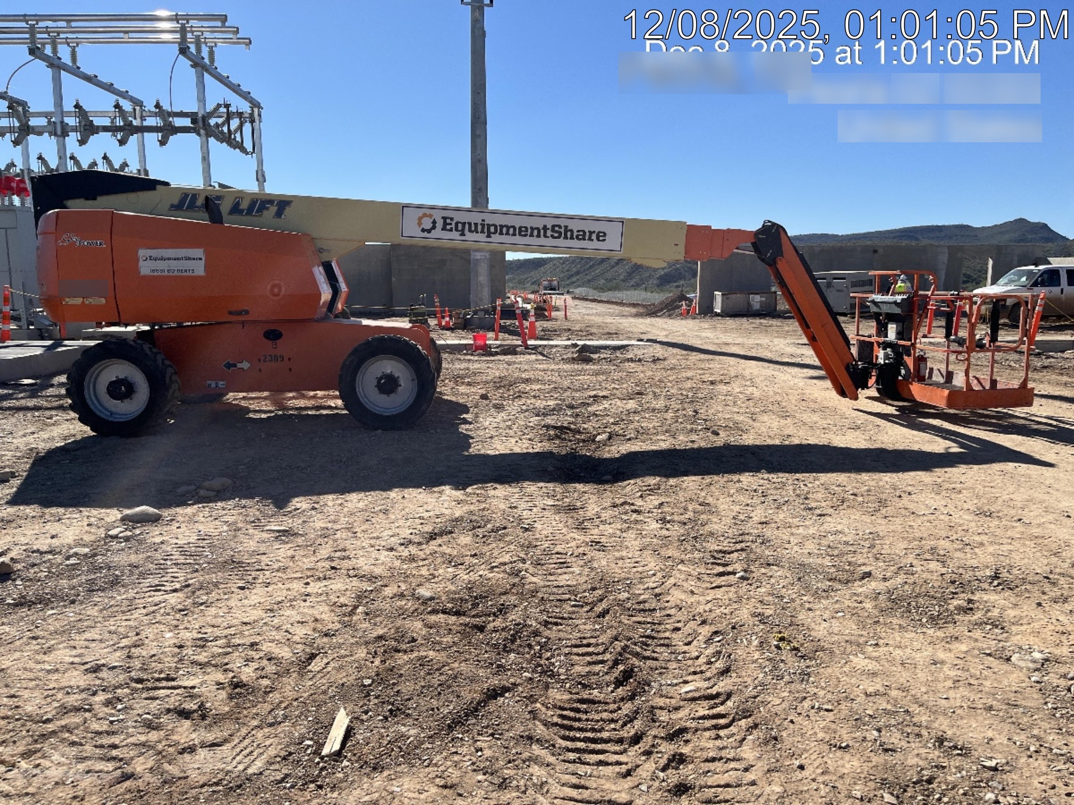 2017 JLG 660SJ