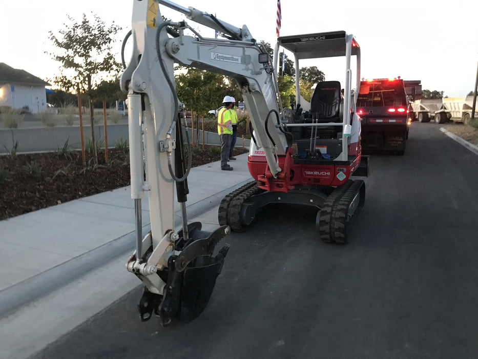 2021 TAKEUCHI TB235-2R