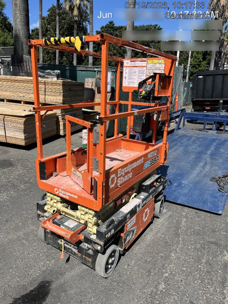 2022 JLG ES1330L