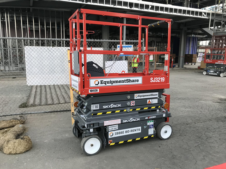 2020 Skyjack SJIII-3219 Solid NM Tires, Half height spring hinged entry gate, Dual Beacons, 800W Inverter