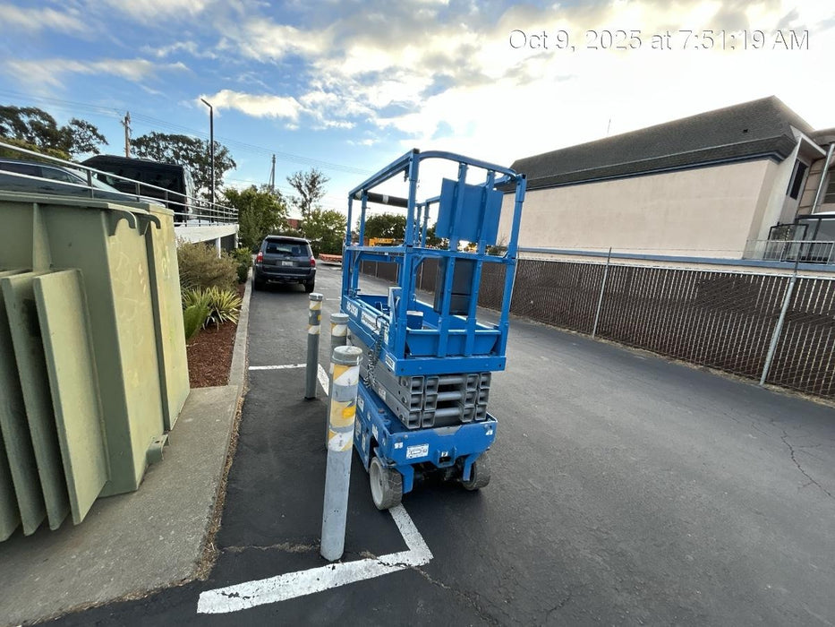 2020 Genie GS-1930 Solid Non Marking Tires, Beacon, Folding rails with half height swing gate, 800W Inverter