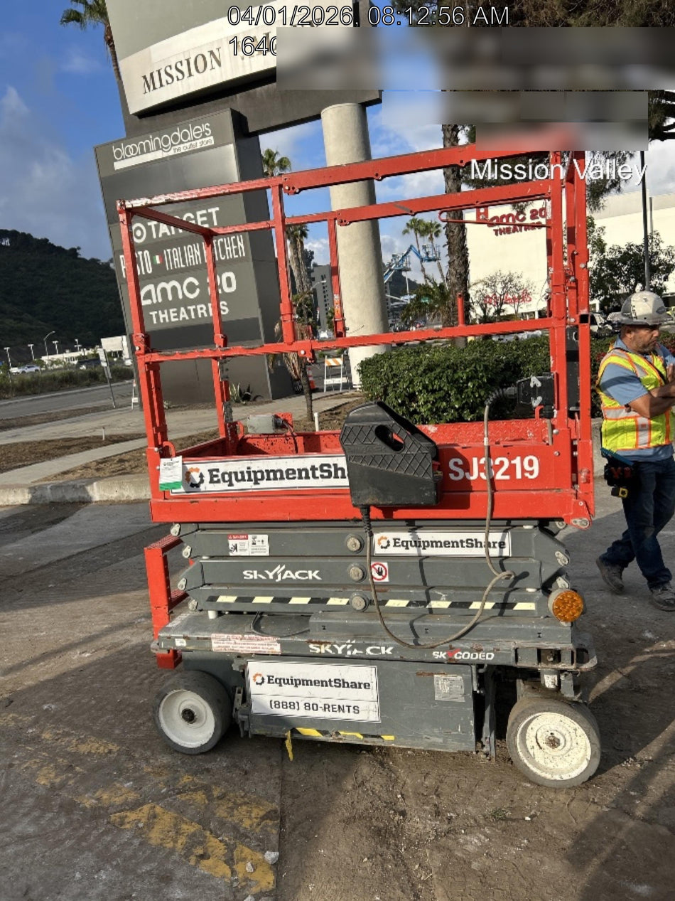 2020 Skyjack SJIII-3219 Solid NM Tires, Half height spring hinged entry gate, Dual Beacons, 800W Inverter