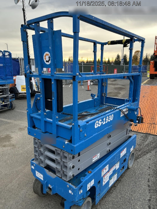 2020 Genie GS-1930 Solid Non Marking Tires, Beacon, Folding rails with half height swing gate, 800W Inverter