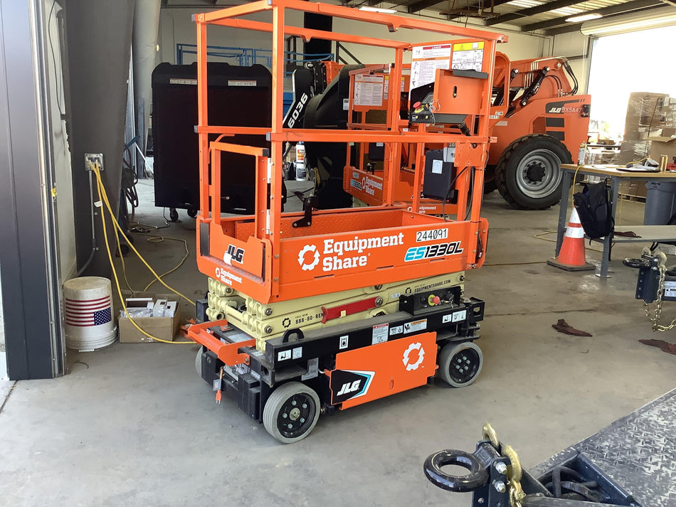 2022 JLG ES1330L