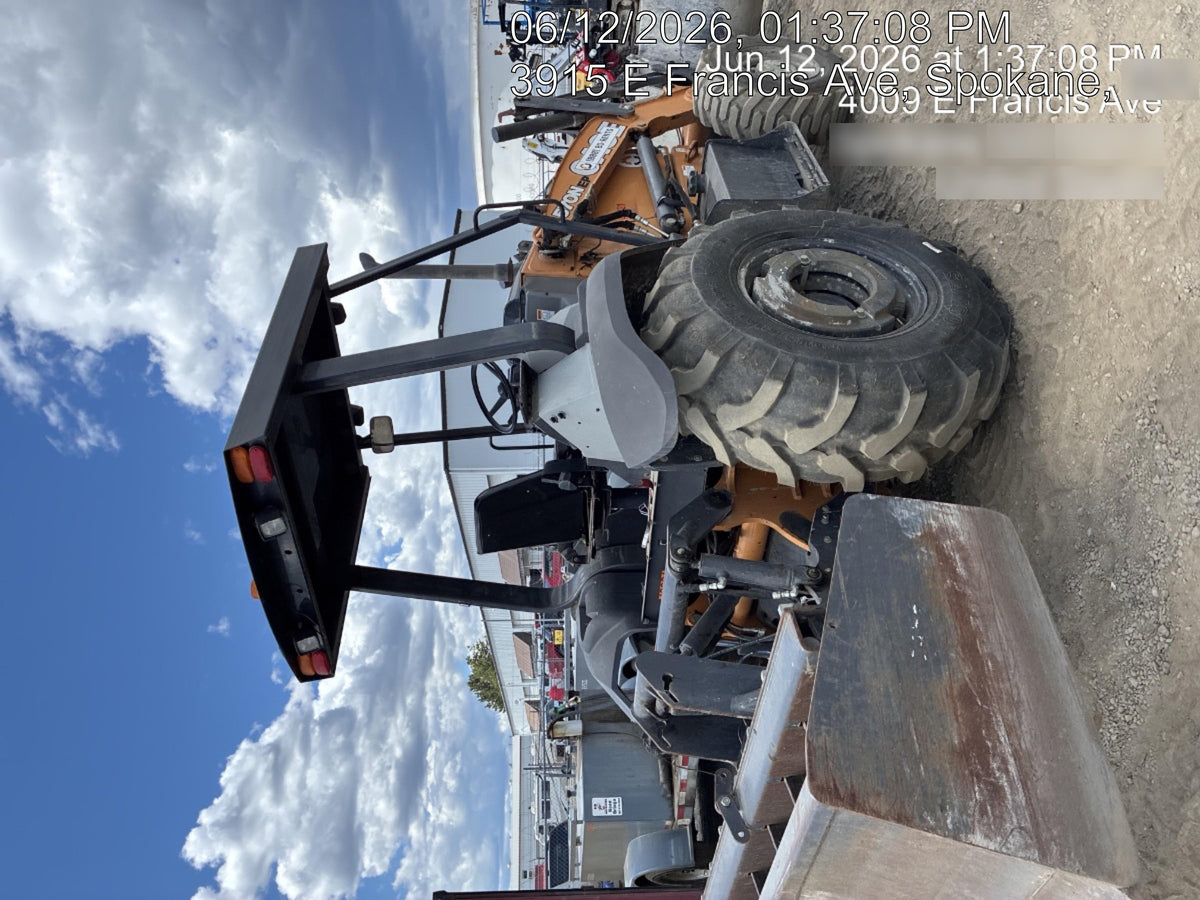 2019 Case 570N EP Canopy, 4WD, GP Front Bucket, Dual Tilt Cylinder, 84" Box Blade w/ Scarifier, Wheel Weights, Beacon