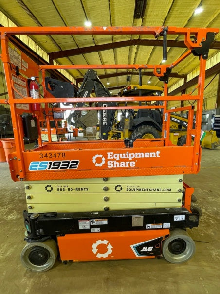 2023 JLG ES1932
