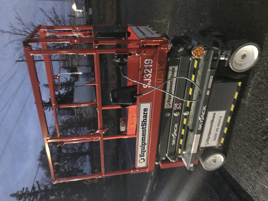 2020 Skyjack SJIII-3219 Solid NM Tires, Half height spring hinged entry gate, Dual Beacons, 800W Inverter