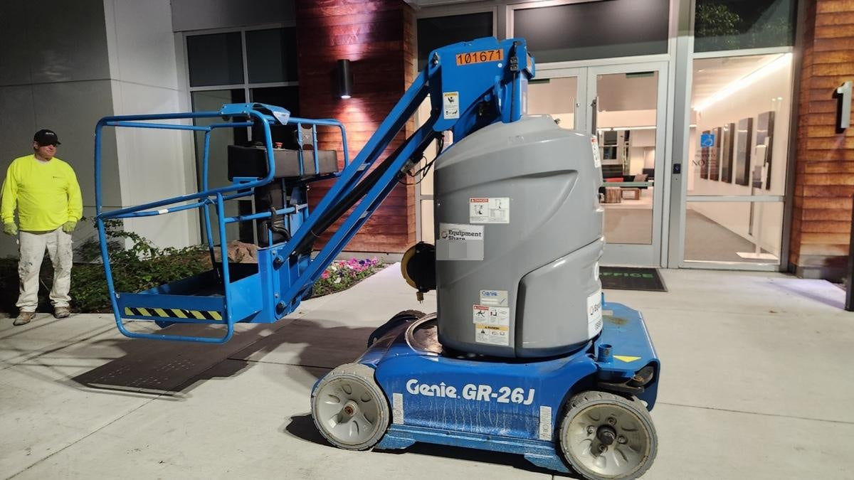 2020 GENIE GR-26J