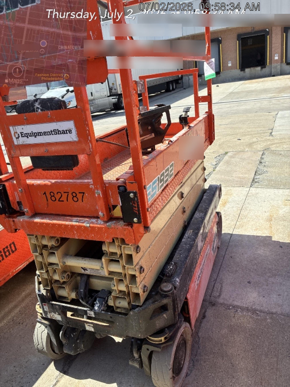2021 JLG ES1932