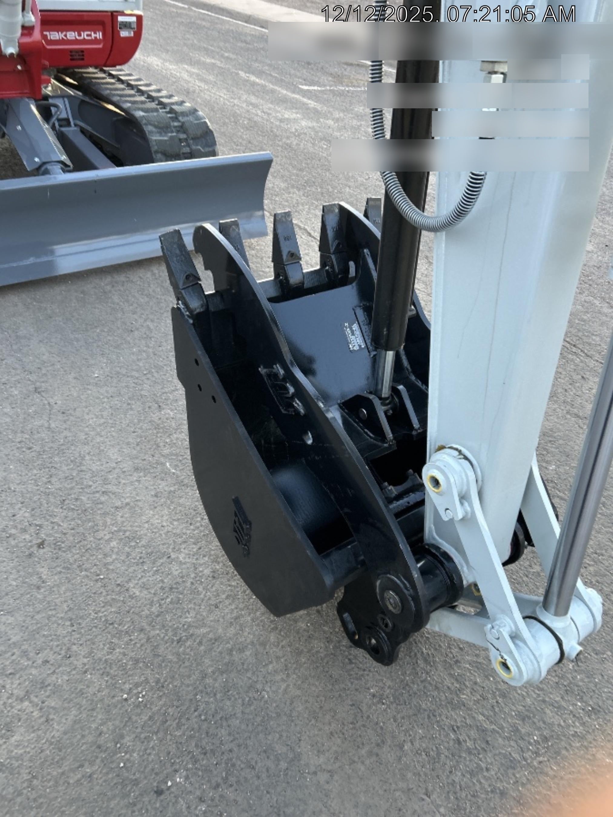 2025 TAKEUCHI 24" Bucket Takeuchi