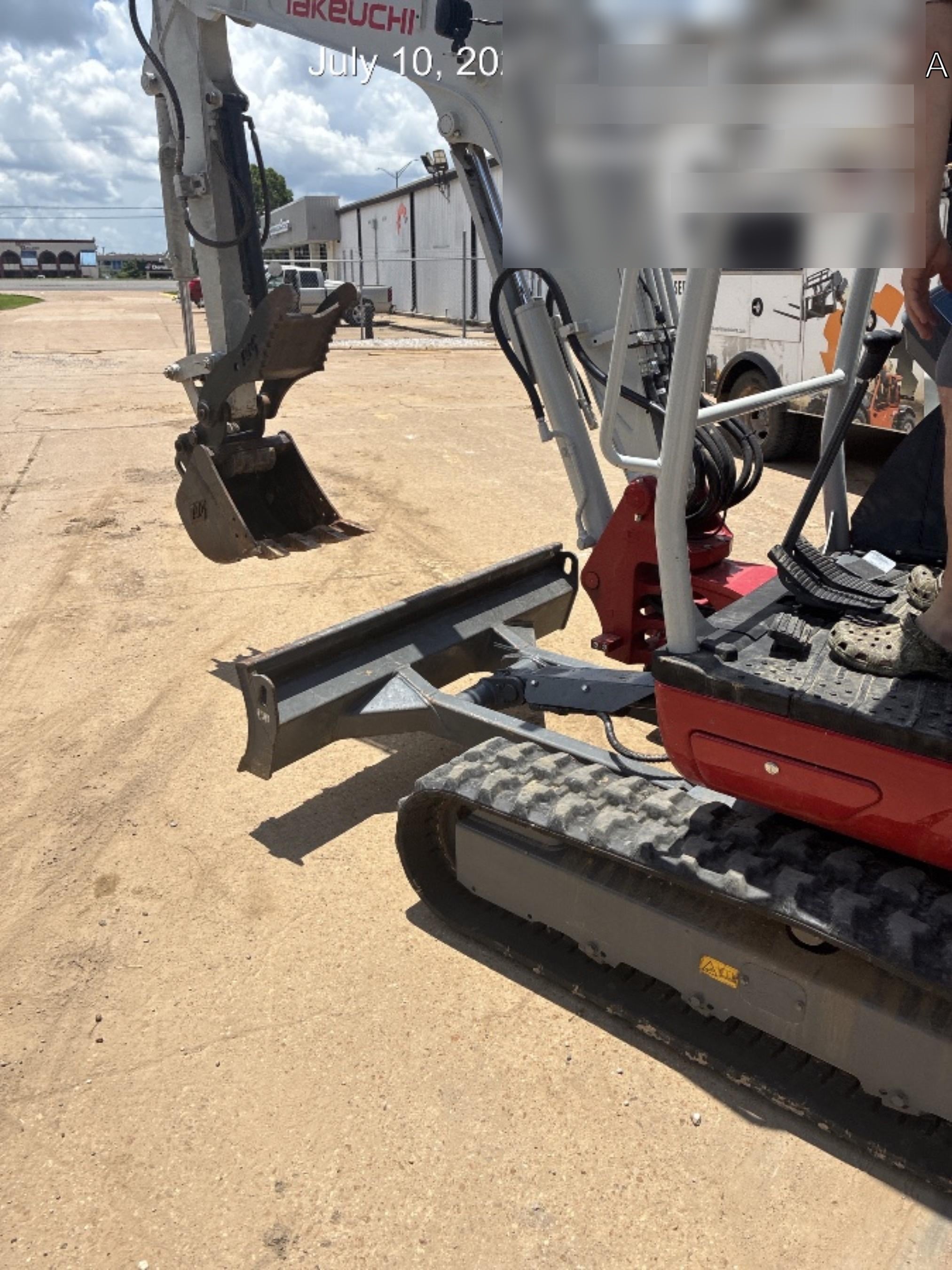 2025 TAKEUCHI 18" HD Bucket - Takeuchi
