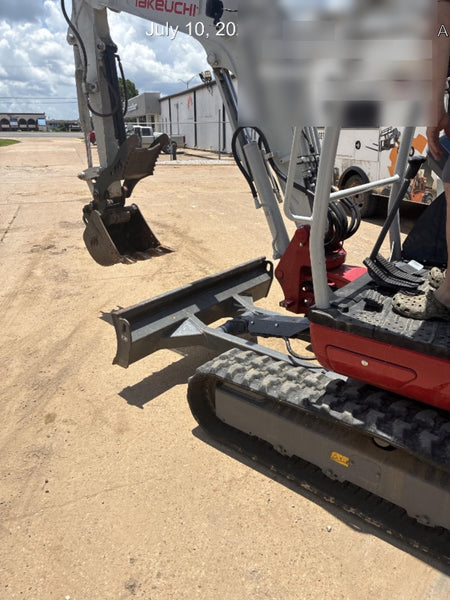 2025 TAKEUCHI 18" HD Bucket - Takeuchi
