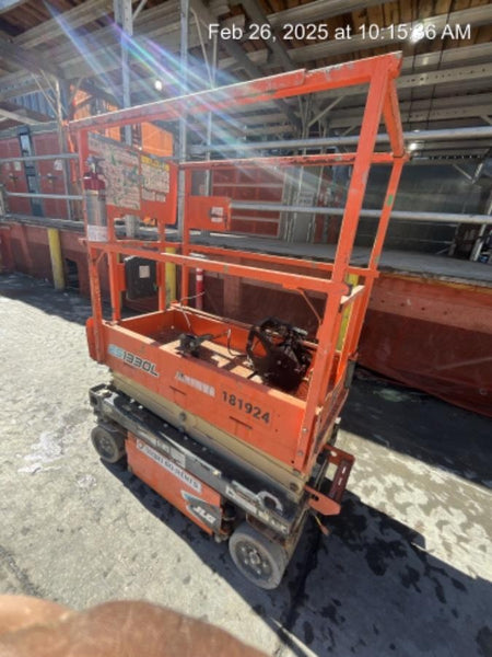 2021 JLG ES1330L