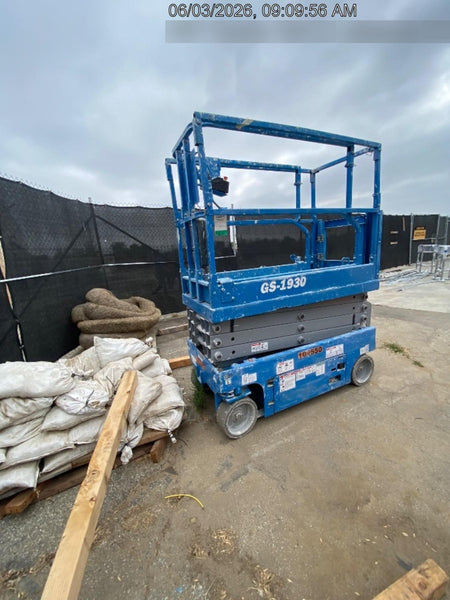 2020 Genie GS-1930 Solid Non Marking Tires, Beacon, Folding rails with half height swing gate, 800W Inverter