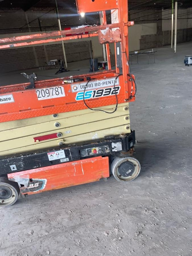 2022 JLG ES1932