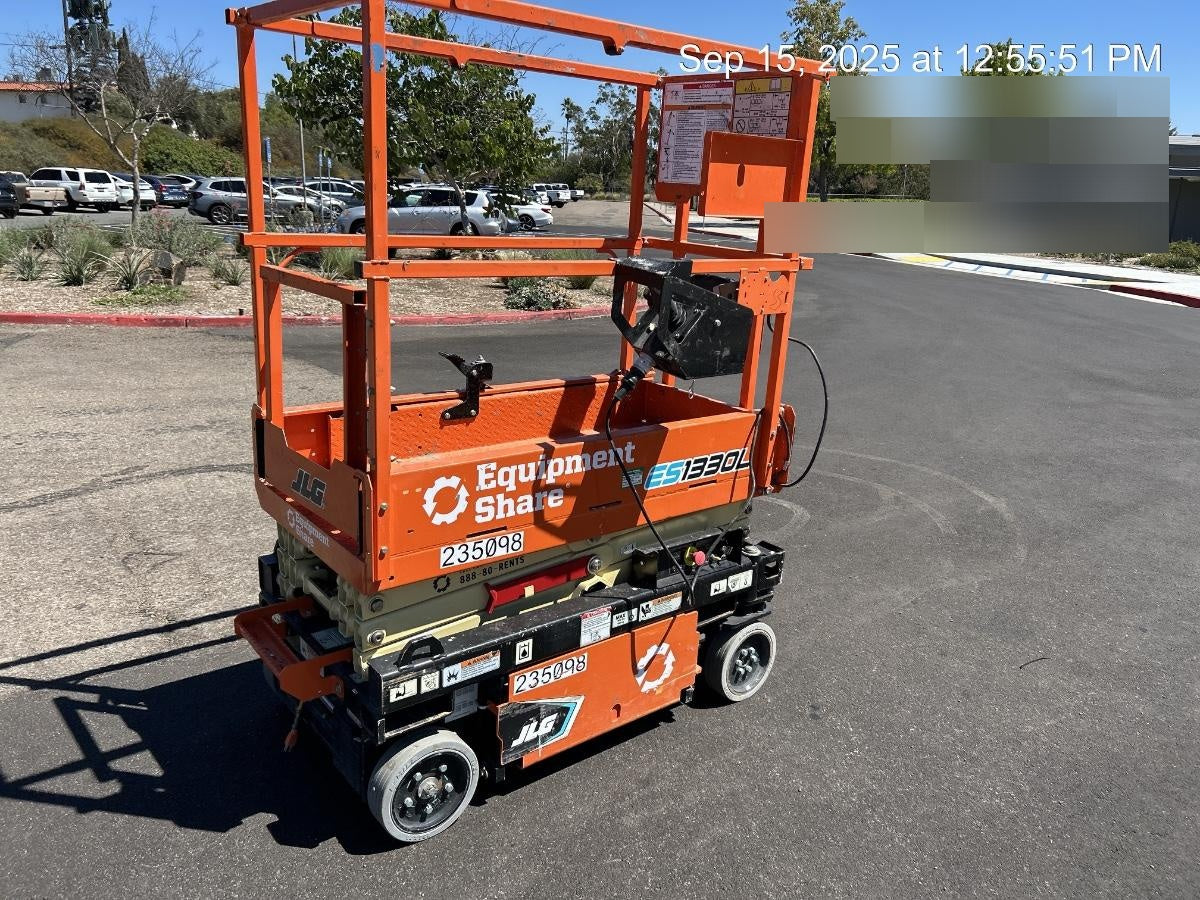 2022 JLG ES1330L
