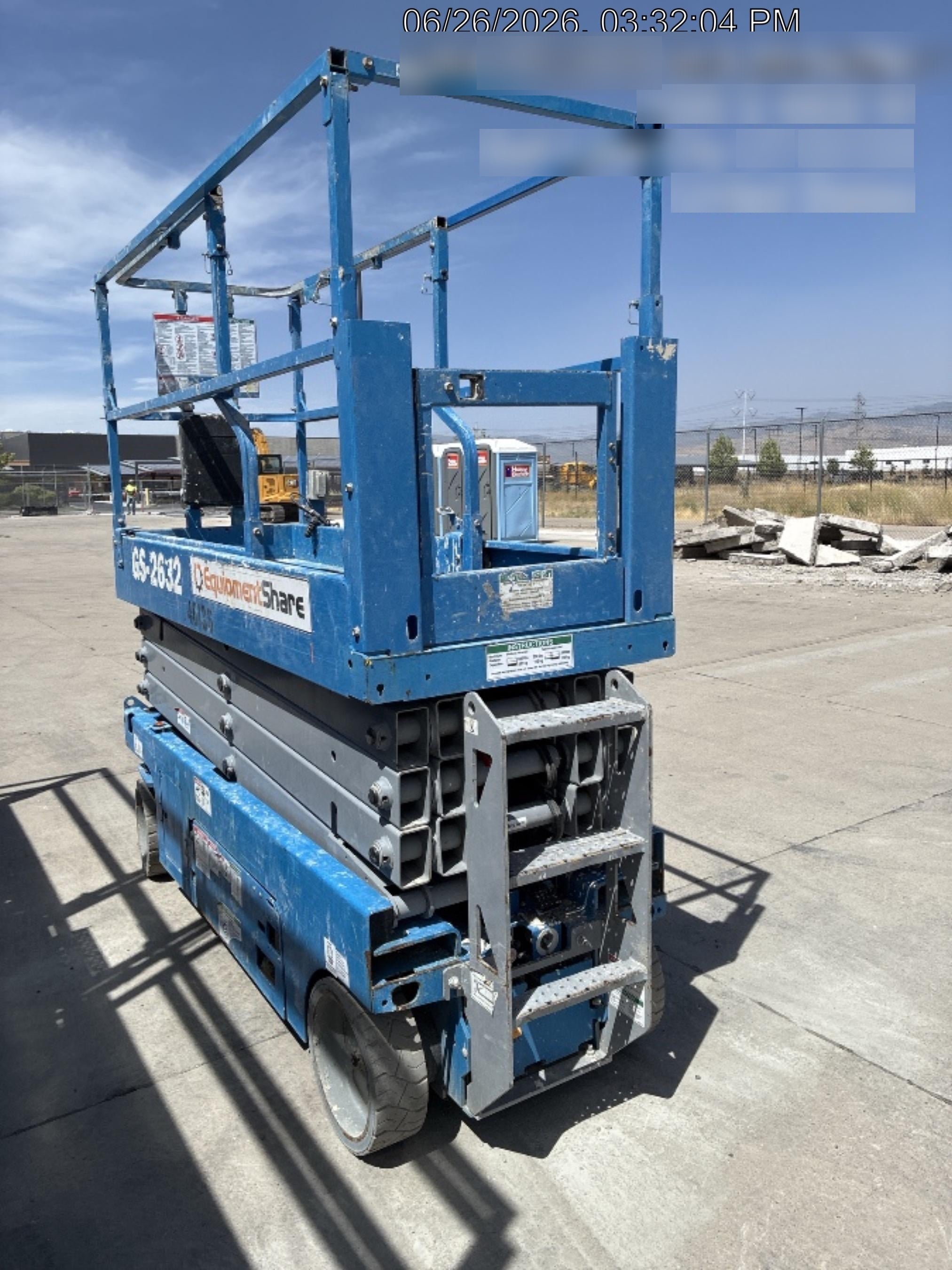 2019 Genie GS-2632 Folding rails with half height swing gate