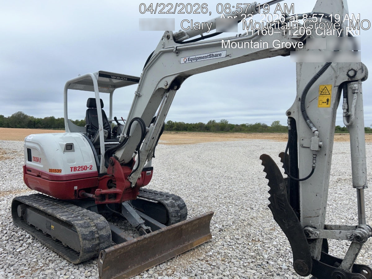 2022 TAKEUCHI TB250-2R