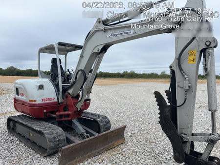 2022 TAKEUCHI TB250-2R
