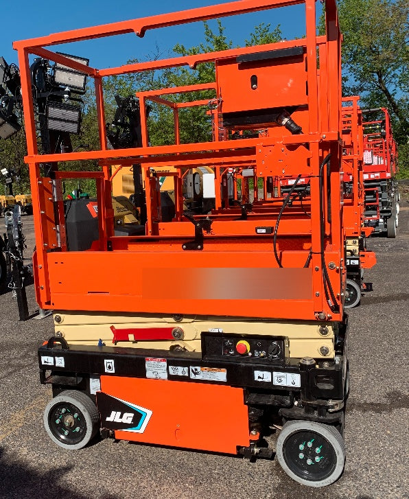 2022 JLG ES1330L