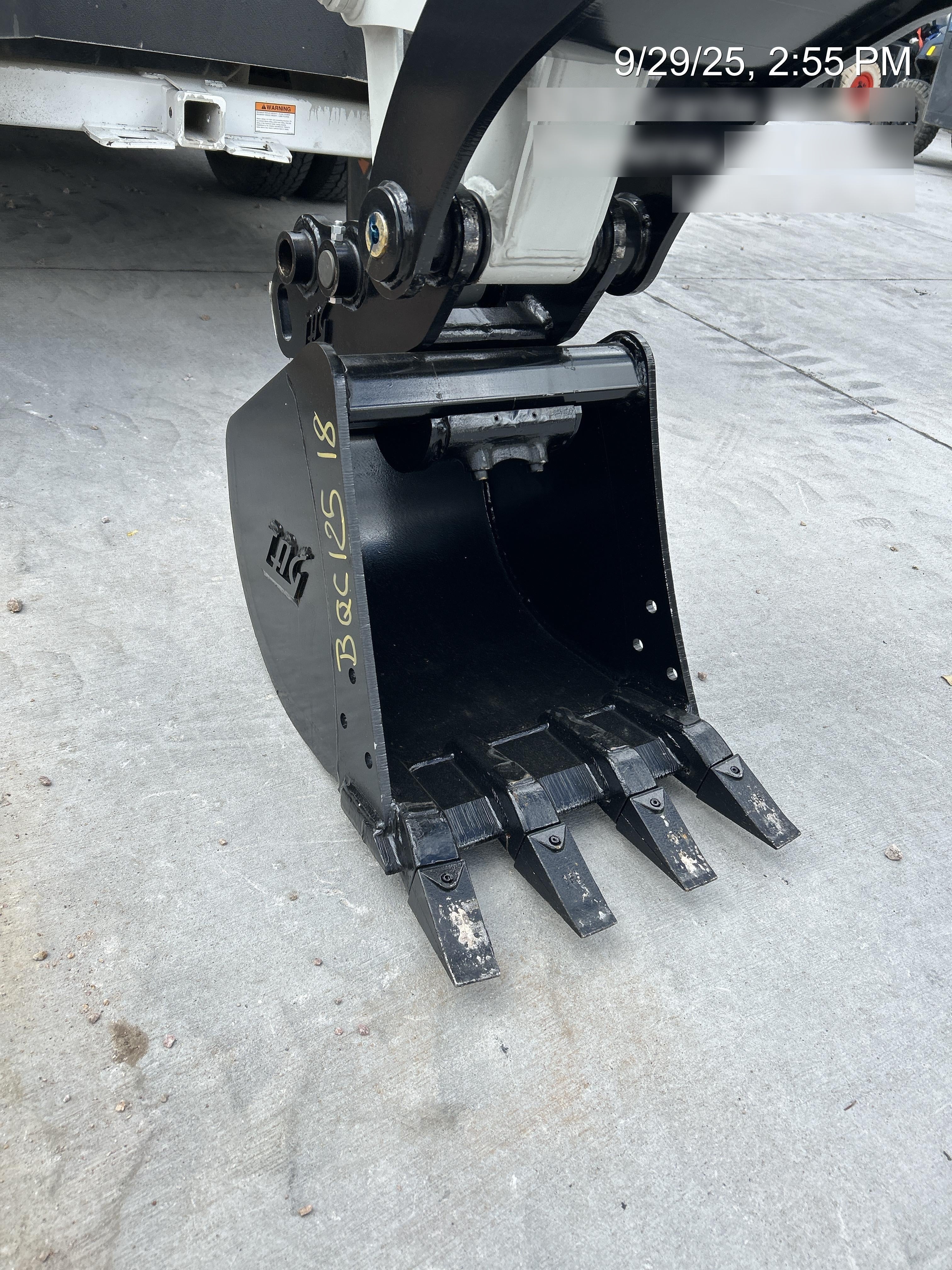 2025 TAKEUCHI 18" HD Bucket - Takeuchi